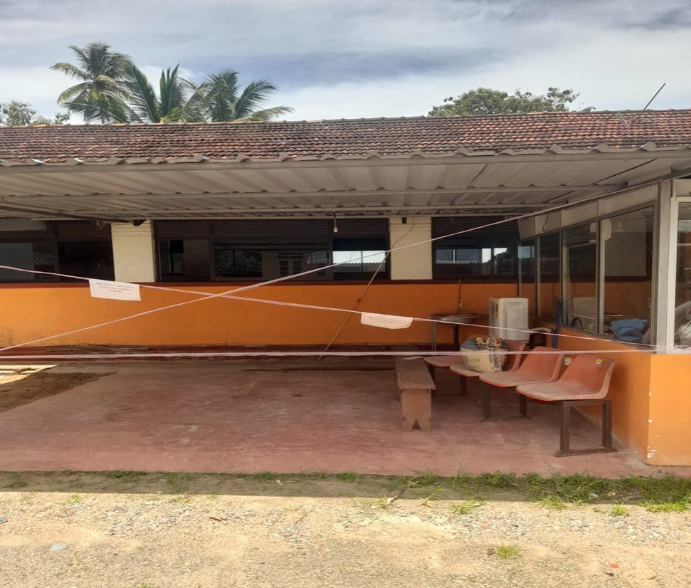building exterior,overhang