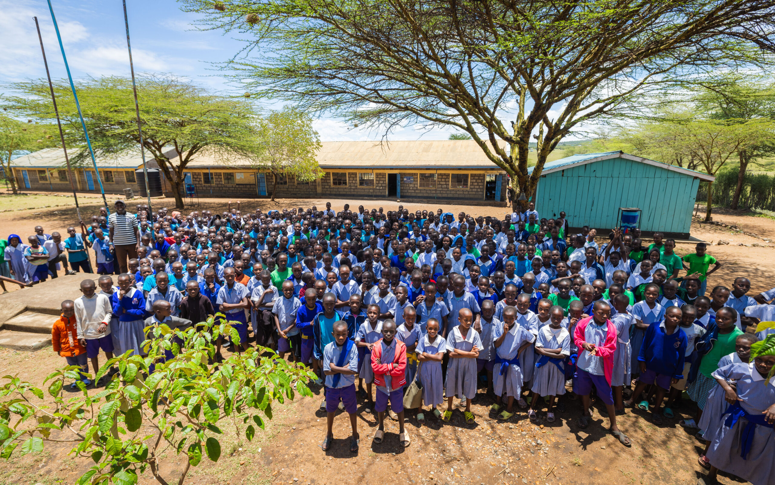 Olegero photos 2025-24 large group of school children outdoors